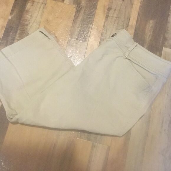 NWOT Eddie Bauer Brand Kaki Colored Capris Women’s Size 16. - Picture 12 of 14
